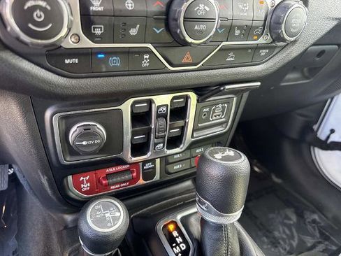 Used 2024 Jeep Wrangler Unlimited AWD/4WD image 27