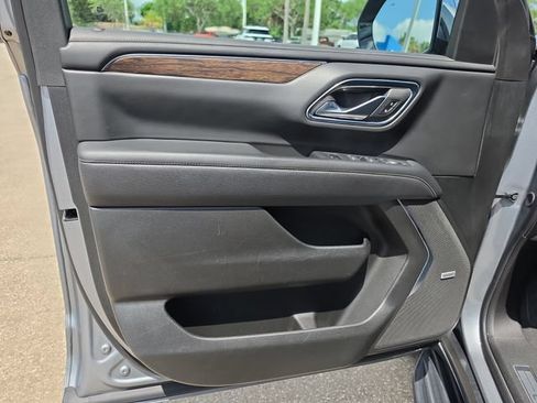 Used 2024 Chevrolet Suburban Premier RWD image 19