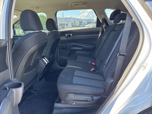 Used 2023 Kia Sorento LX image 25