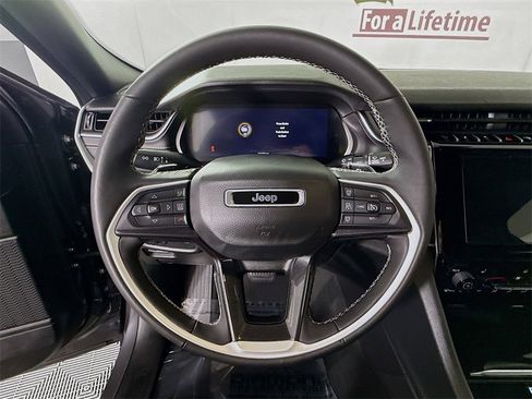 Used 2023 Jeep Grand Cherokee Altitude image 20