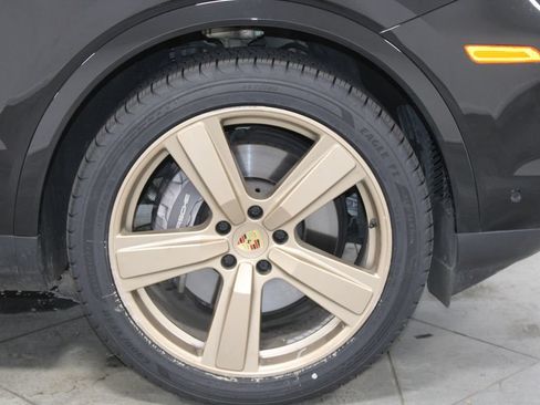 Used 2024 Porsche Cayenne Coupe AWD/4WD image 12