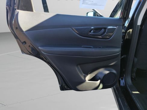 Used 2019 Nissan Rogue S image 22