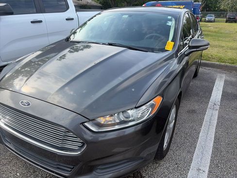 Used 2016 Ford Fusion SE FWD image 1