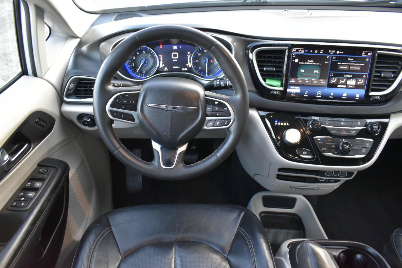 Used 2022 Chrysler Pacifica Touring-L FWD image 12