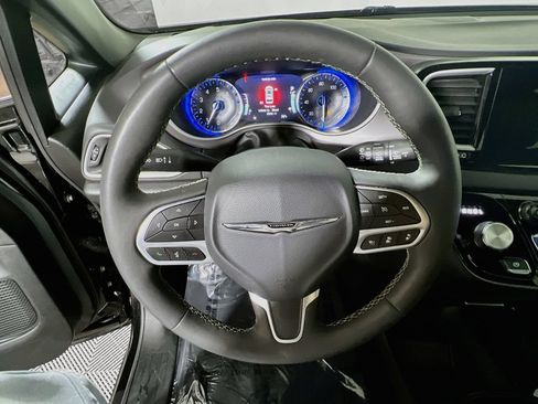 Used 2025 Chrysler Pacifica Select FWD image 10