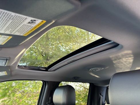 Used 2012 Ford F150 Lariat image 13