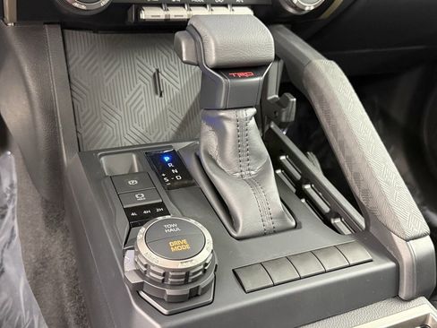 Used 2025 Toyota Tacoma TRD Off-Road image 25