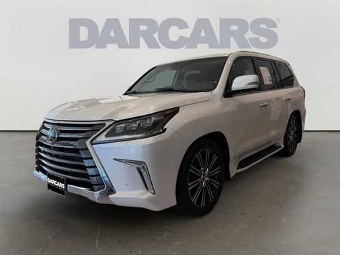 Used 2019 Lexus LX 570 4WD w/ Luxury Package image 3