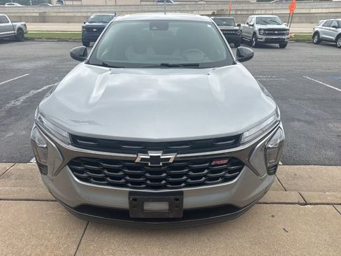 Used 2024 Chevrolet Trax RS w/ Sunroof Package FWD image 4