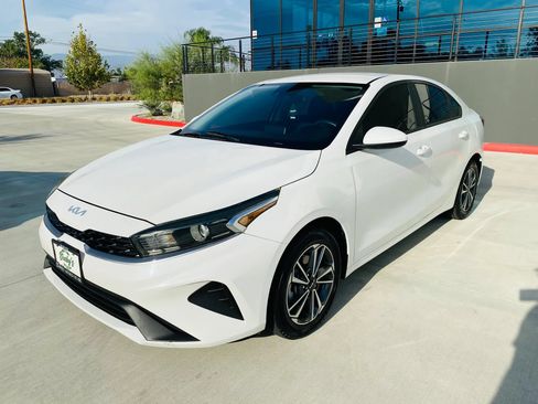 Used 2023 Kia Forte LXS FWD image 2