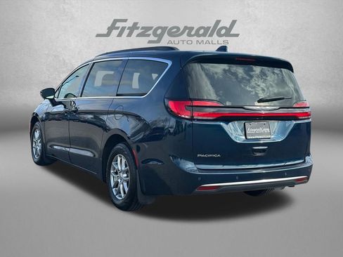 Used 2021 Chrysler Pacifica Touring image 7