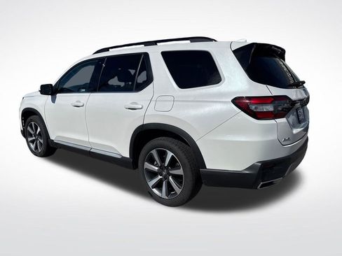 Used 2023 Honda Pilot Touring image 3