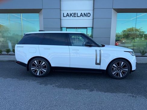 Used 2023 Land Rover Range Rover SE AWD/4WD image 1