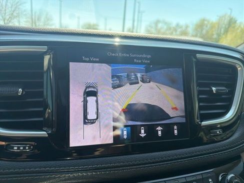Used 2019 Chrysler Pacifica Limited w/ Tire & Wheel Group FWD image 30