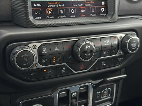 Used 2022 Jeep Gladiator Mojave w/ LED Lighting Group AWD/4WD image 11