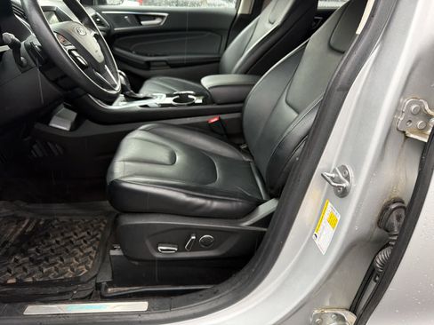 Used 2018 Ford Edge Titanium w/ Technology Package AWD/4WD image 12