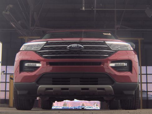 Used 2024 Ford Explorer XLT w/ Equipment Group 202A AWD/4WD image 10