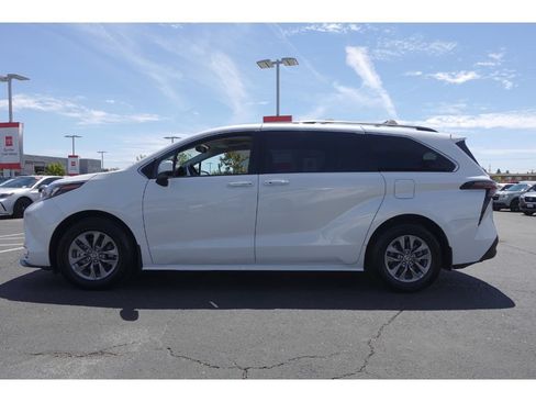 Certified 2024 Toyota Sienna XLE w/ XLE Plus Package FWD image 7