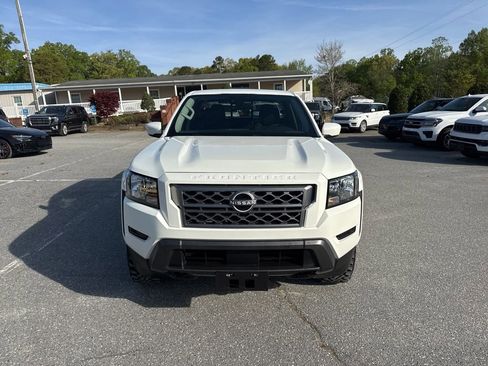 Used 2022 Nissan Frontier SV image 8