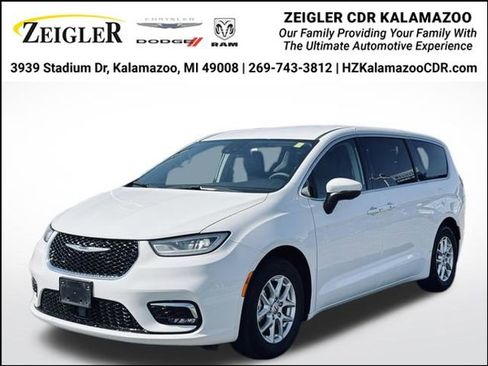 Certified 2024 Chrysler Pacifica Touring-L FWD image 1