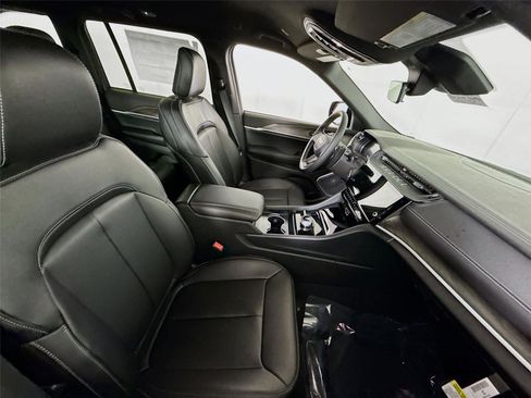 New 2026 Jeep Grand Cherokee Limited w/ Trailer Tow Package AWD/4WD image 22