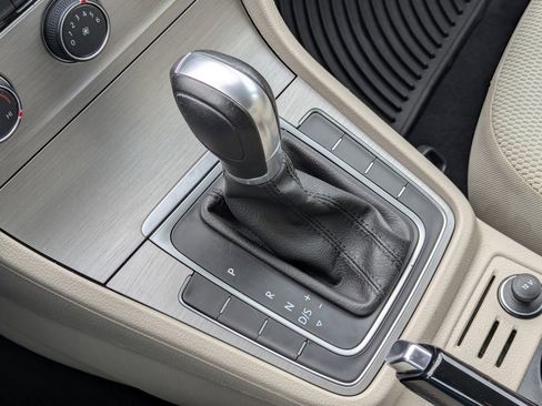 Used 2017 Volkswagen Golf S image 15