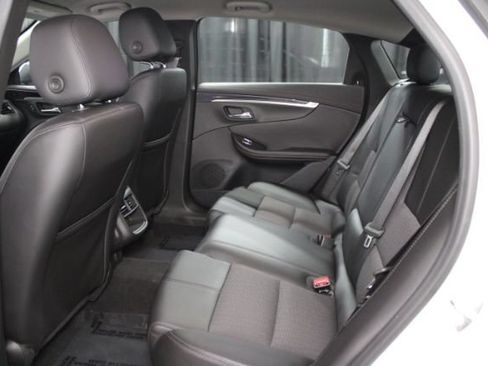 Used 2017 Chevrolet Impala LT FWD image 22