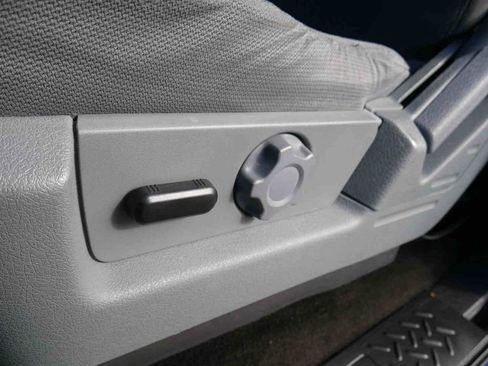 Used 2011 Ford F150 XLT w/ XLT Chrome Pkg image 32