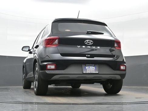 Certified 2025 Hyundai Venue SEL image 29