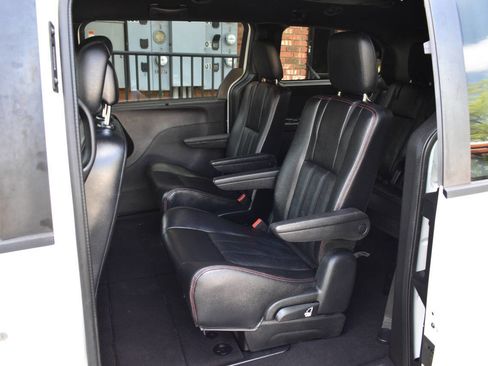 Used 2020 Dodge Grand Caravan GT image 9