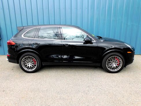 Used 2015 Porsche Cayenne Turbo image 6