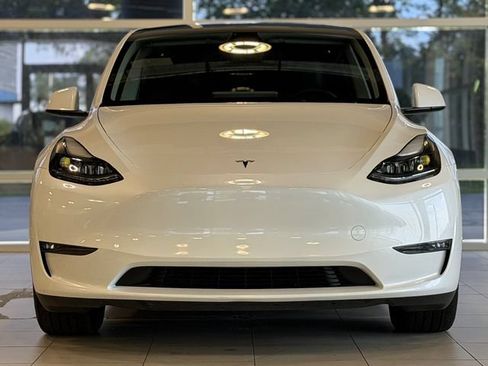 Used 2024 Tesla Model Y Long Range AWD/4WD image 2
