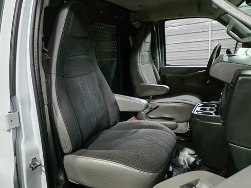 Used 2021 GMC Savana 2500 w/ Driver Convenience Package image 16