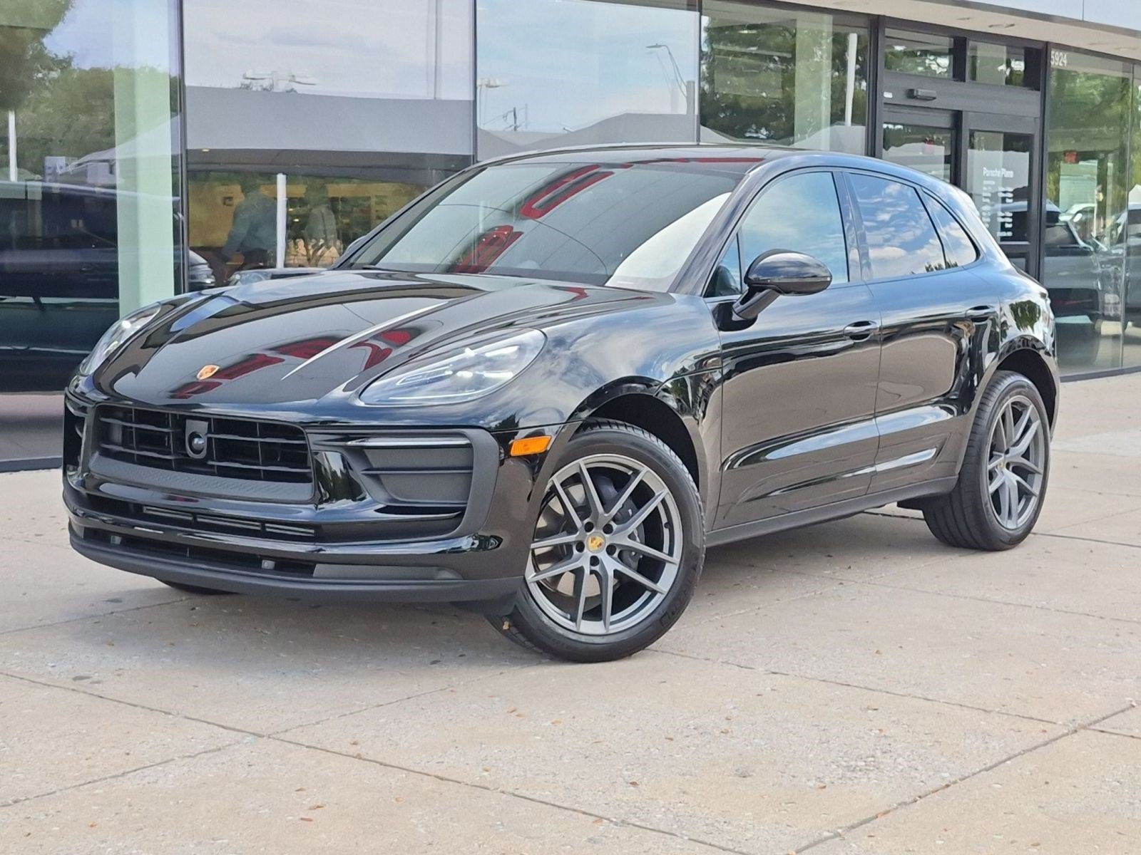 Certified 2026 Porsche Macan AWD/4WD image 1