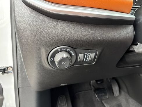 Used 2025 Jeep Compass Limited AWD/4WD image 16