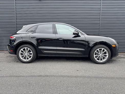 Certified 2024 Porsche Macan image 6
