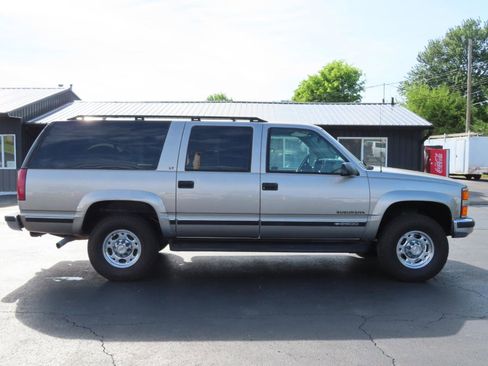 Used 1999 Chevrolet Suburban 2500 w/ Preferred Equipment Group 3 AWD/4WD image 7