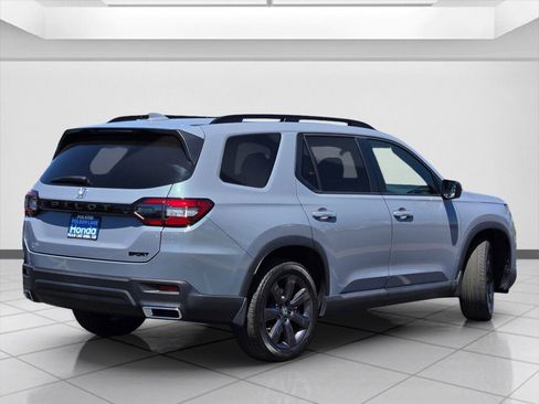 Used 2025 Honda Pilot Sport image 5