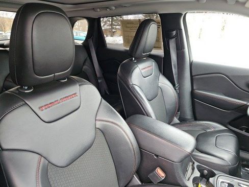 Used 2020 Jeep Cherokee Trailhawk w/ Comfort/Convenience Group image 13