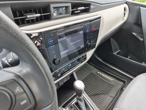 Used 2018 Toyota Corolla LE FWD image 26