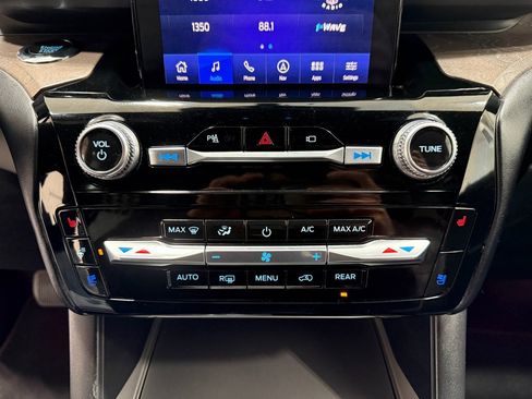 Used 2023 Ford Explorer Platinum w/ Technology Package image 15