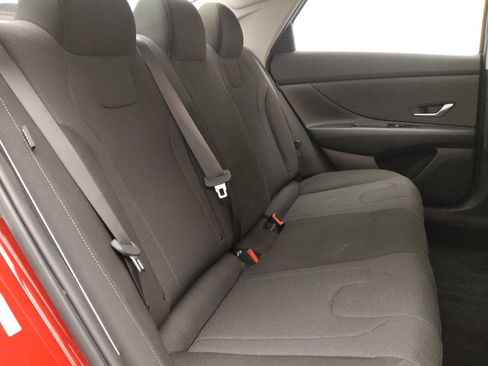 Used 2025 Hyundai Elantra SE image 19