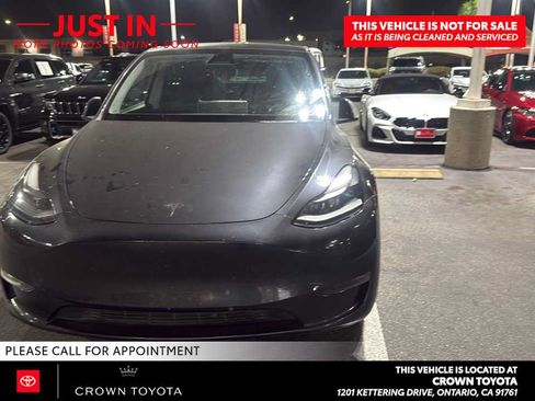Used 2024 Tesla Model Y Long Range AWD/4WD image 2