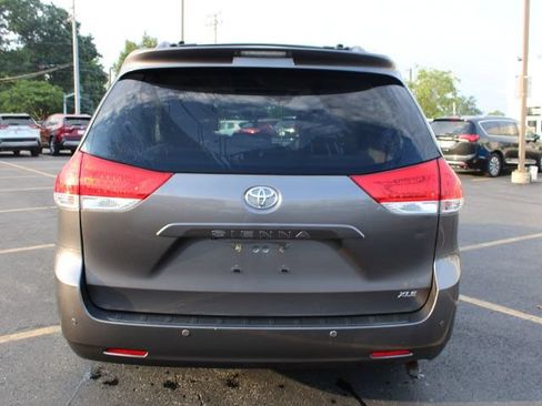 Used 2013 Toyota Sienna XLE w/ Entertainment Pkg FWD image 6