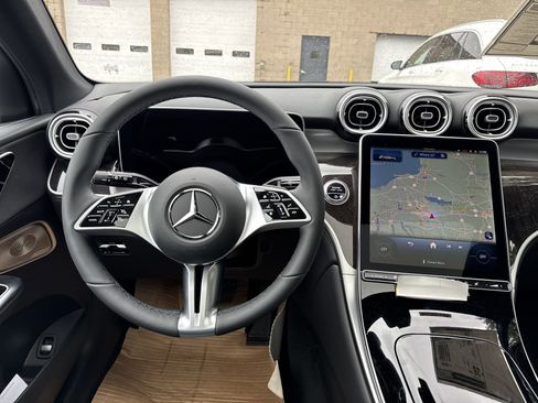 Used 2026 Mercedes-Benz GLC 300 4MATIC image 11