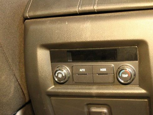 Used 2023 Chevrolet Traverse LT image 14