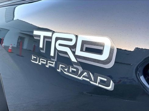 Used 2025 Toyota Tacoma TRD Off-Road w/ TRD Off Road Upgrade Package AWD/4WD image 25