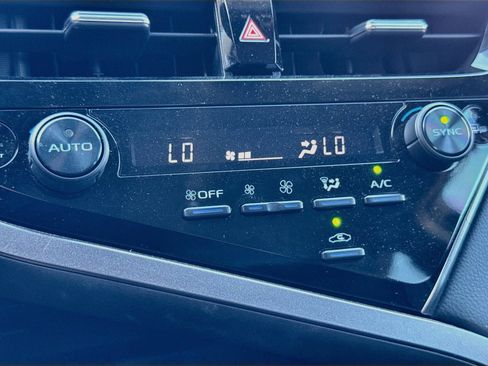 Used 2023 Toyota Camry SE FWD image 11
