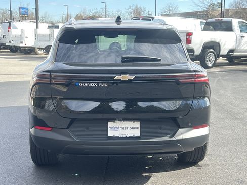 New 2026 Chevrolet Equinox EV LT AWD/4WD image 8