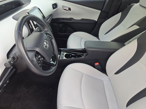 Used 2022 Toyota Prius Limited image 16